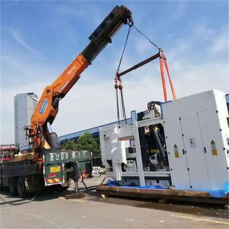 皂市镇附近小吊车联系方式|8-16吨|本地及时服务